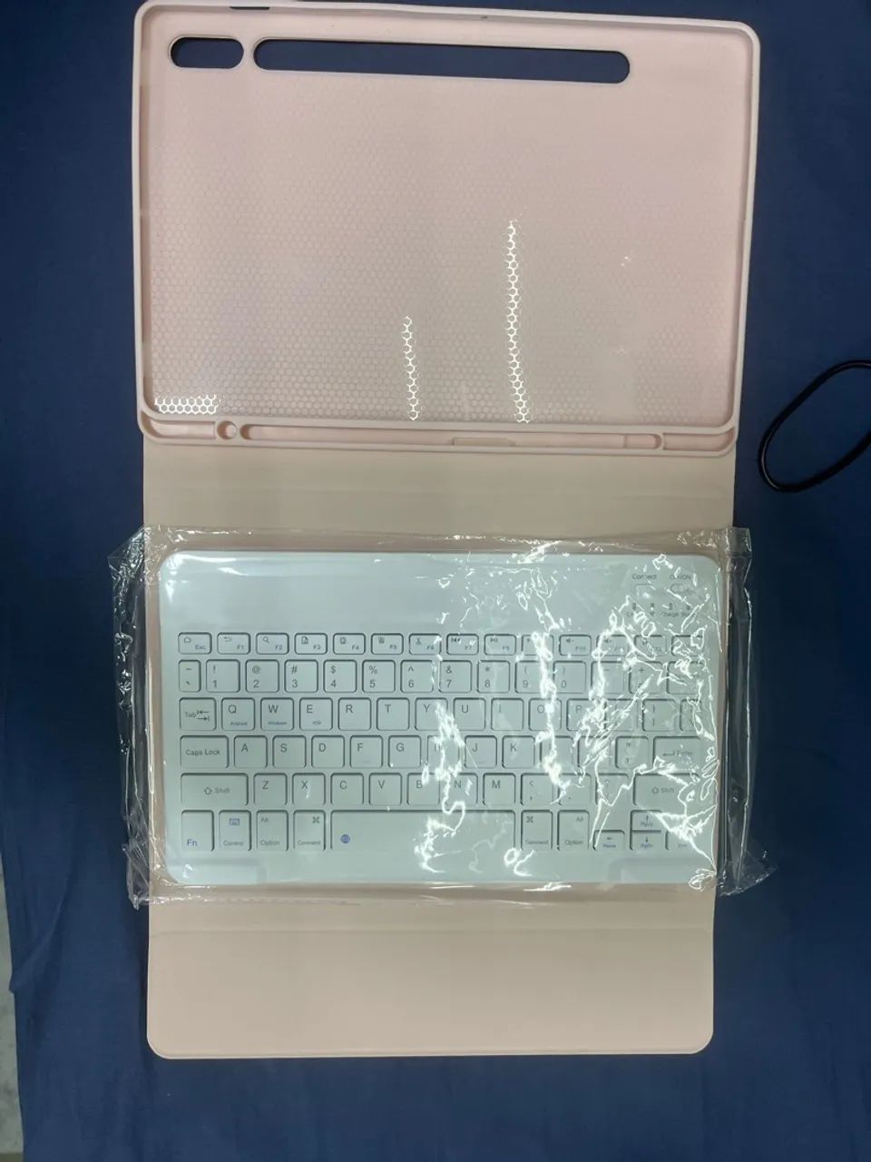 Teclado com Capa para Tablet - Novo