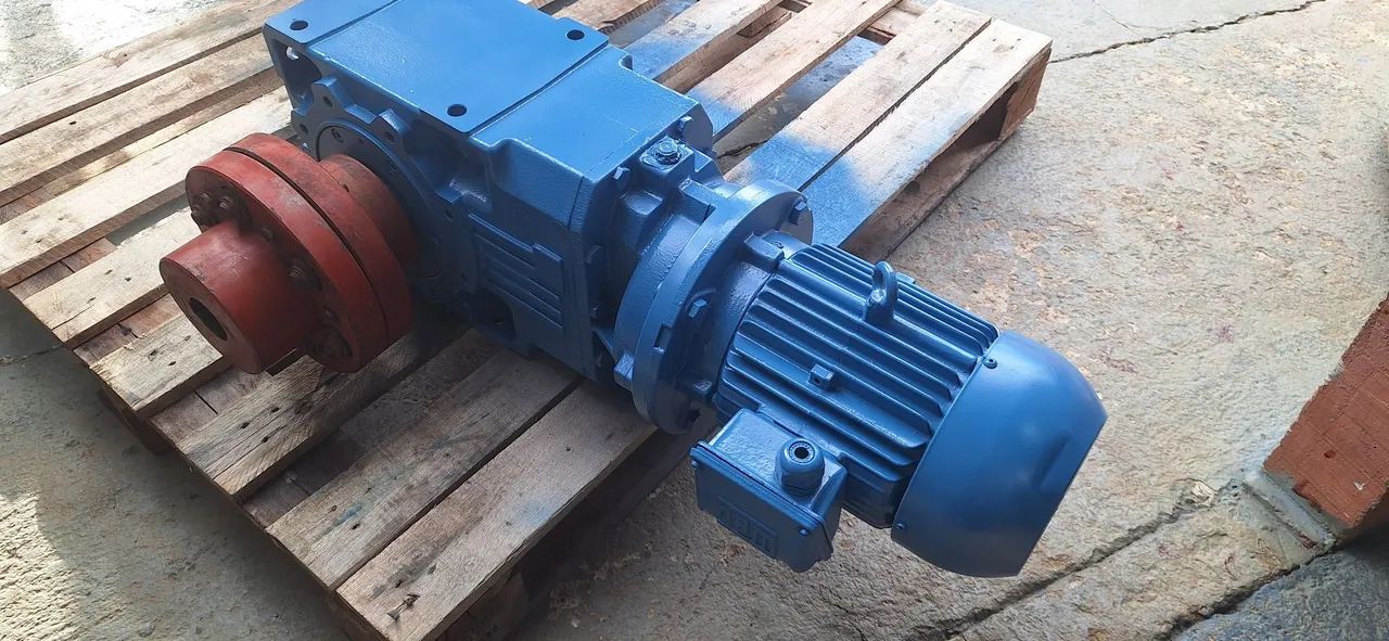 Motoredutor trifásico 4 cv redução 99.5 bonfigliole. - Foto 4
