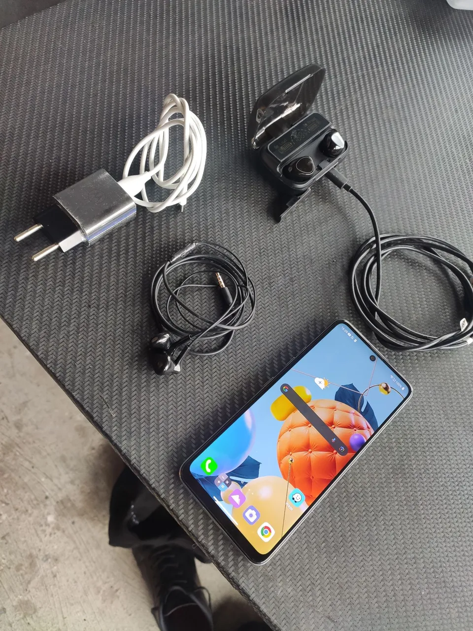 Celular LG K62+ Fone Sem fio + Carregador + Fone com fio
