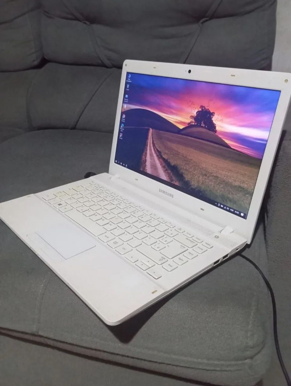 Notebook Samsung core i3, 8gb, HD de 500gb, Windows 10 - Foto 2