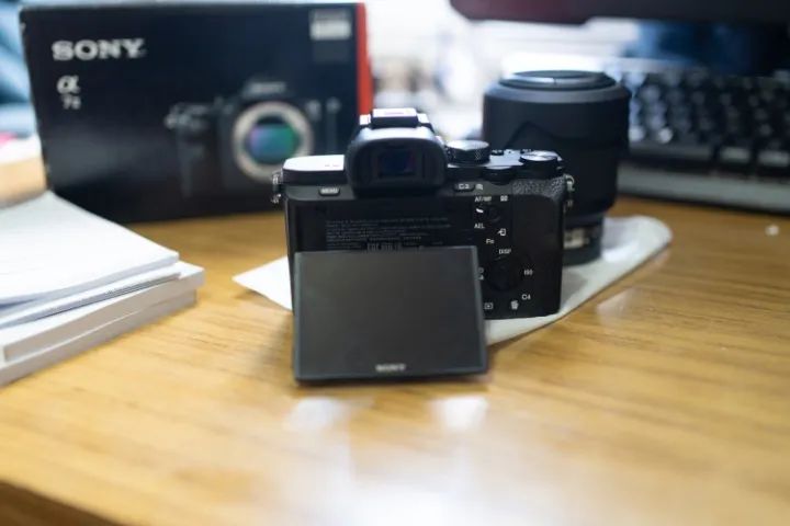 Sony alpha 7ii com a lente kit 28-70mm FE 3.5 - Foto 2