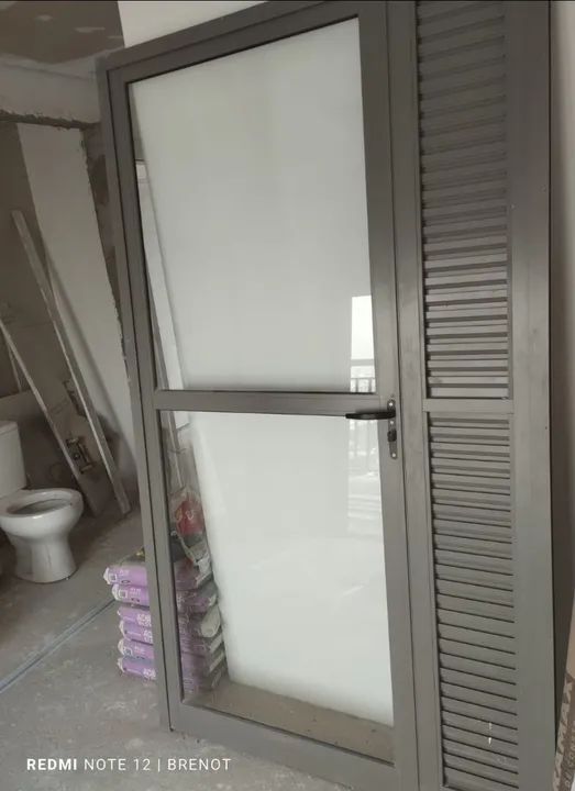 Porta alumínio 1,28 X 2,15