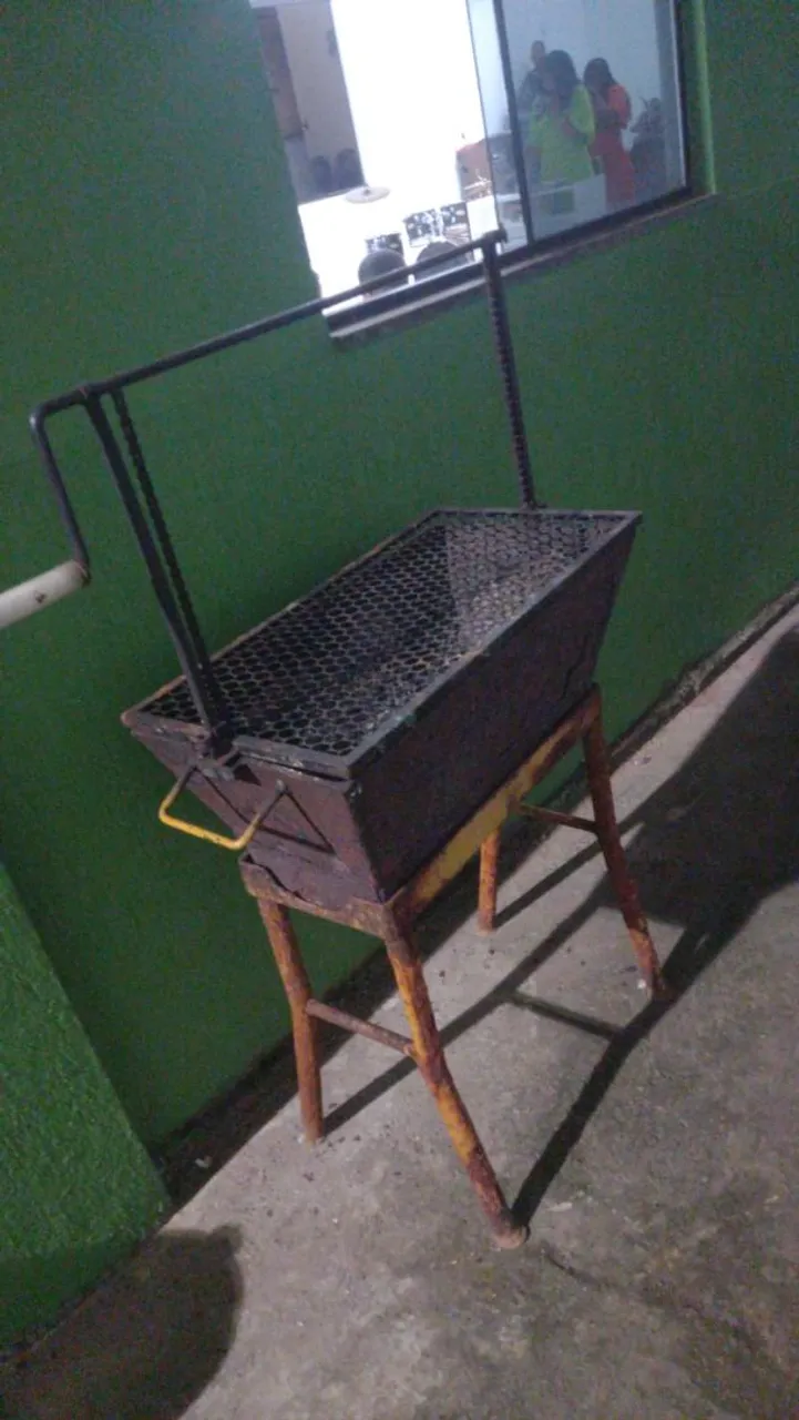 Churrasqueira de metal para área externa