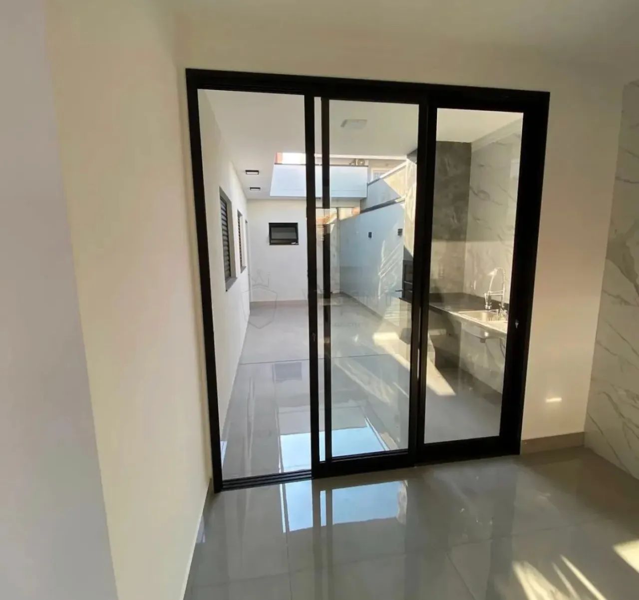 Vendo uma casa no Bairro Flores  - Foto 4