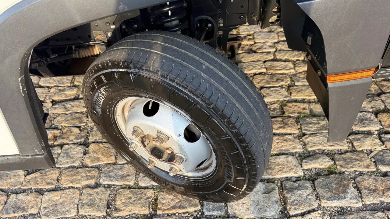 VW 6160 baú ano 2022 Novíssimo diferenciado  - Foto 11