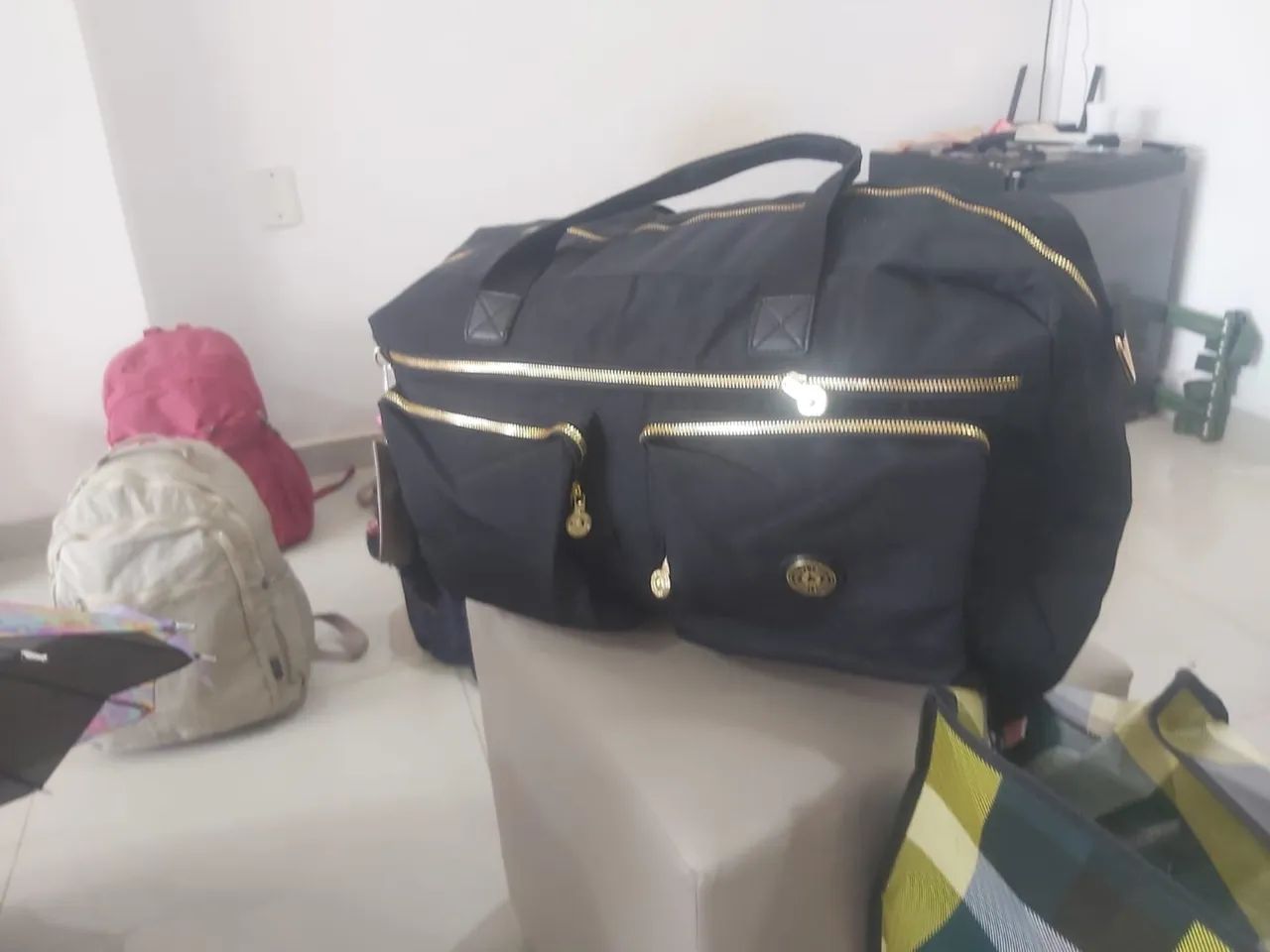 Bolsa Kipling Azul e Preta  - Foto 2