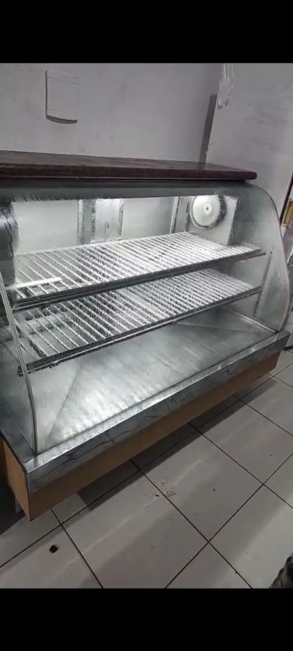 Vendo Balcão de frios. Ideal para comércio de padaria, doceria, exposição alimentícia 