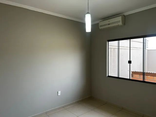 Casa Grande, com suíte e mais dois quartos, bem localizada - Foto 3