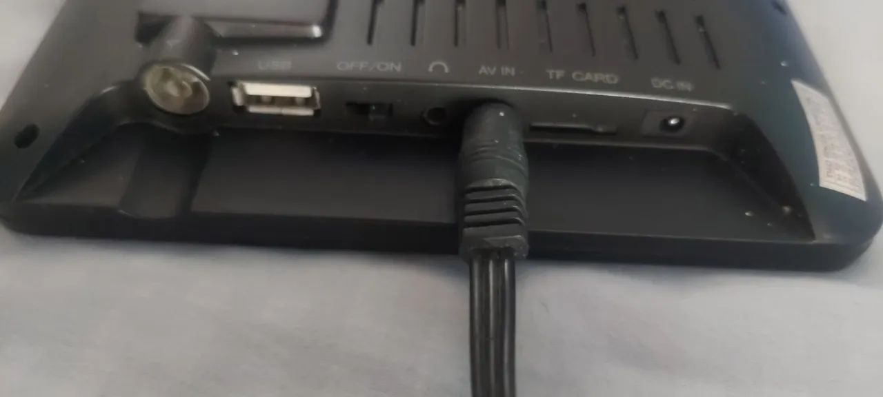 TC PORTATIL 9 POLEGADAS FULL HD COLORIDA COM CONTROLE ENTRADA AV ,PEN DRIVE E CARTÃO  - Foto 5