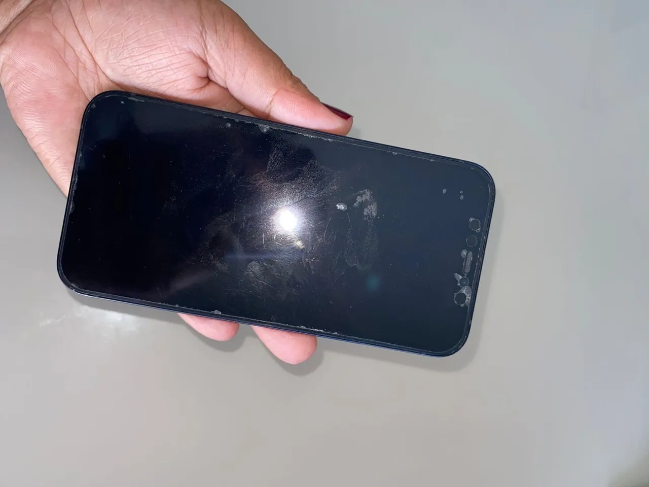 iPhone com tela intacta - Preto