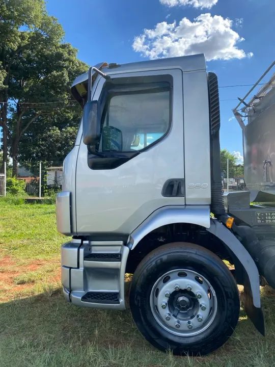 Volvo vm 260 basculante 4º eixo  - Foto 9