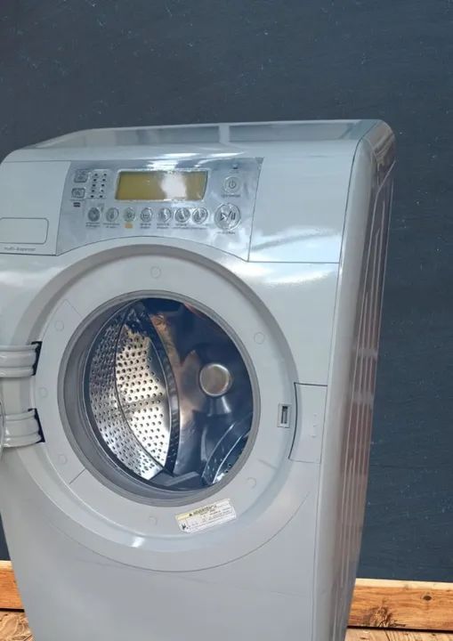 Máquina LAVA E SECA BRASTEMP