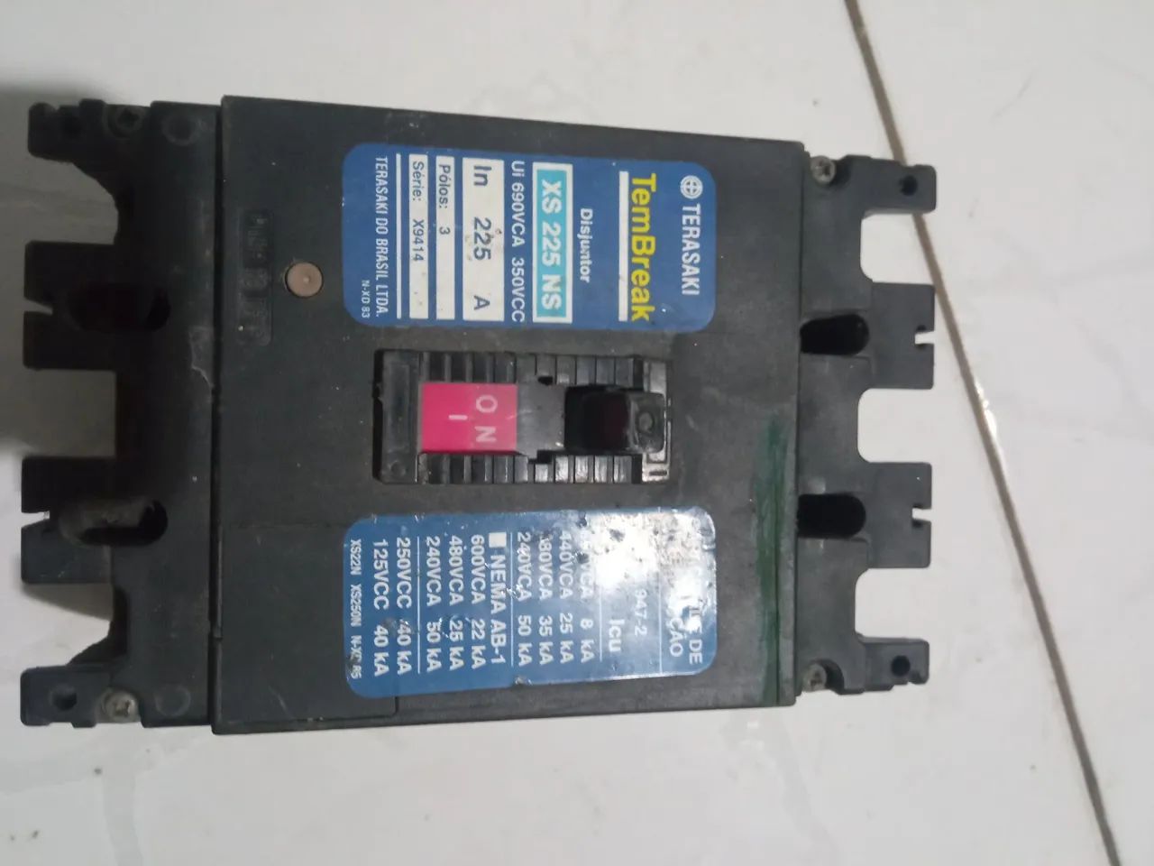 Molded-case circuit breakers ARE AVAILABLE64985881412865124