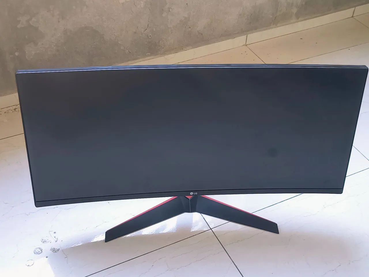 Monitor gamer LG de 34 polegadas com tela trincada no canto mas funcionando concerta . - Foto 4