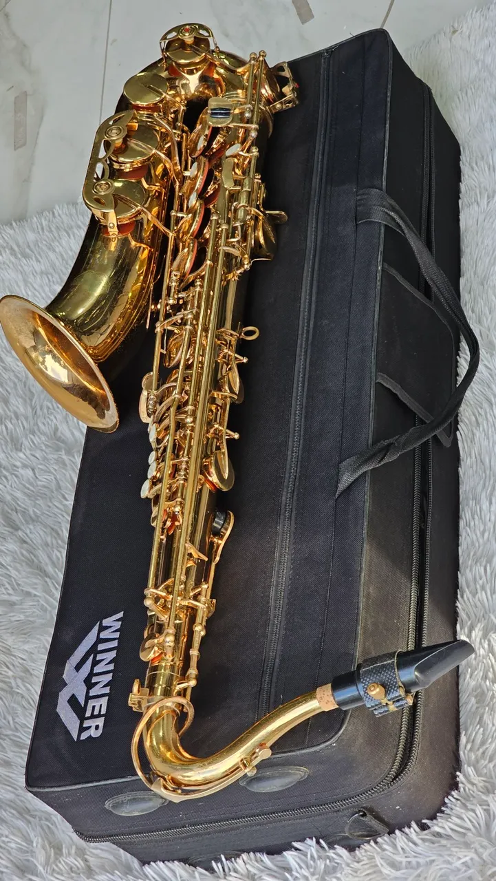 Saxofone Tenor Dourado Winner