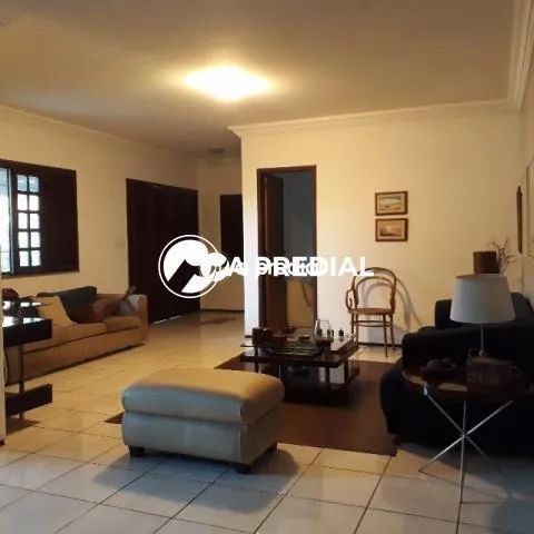 Casa plana muito ampla com 400m² de área construída