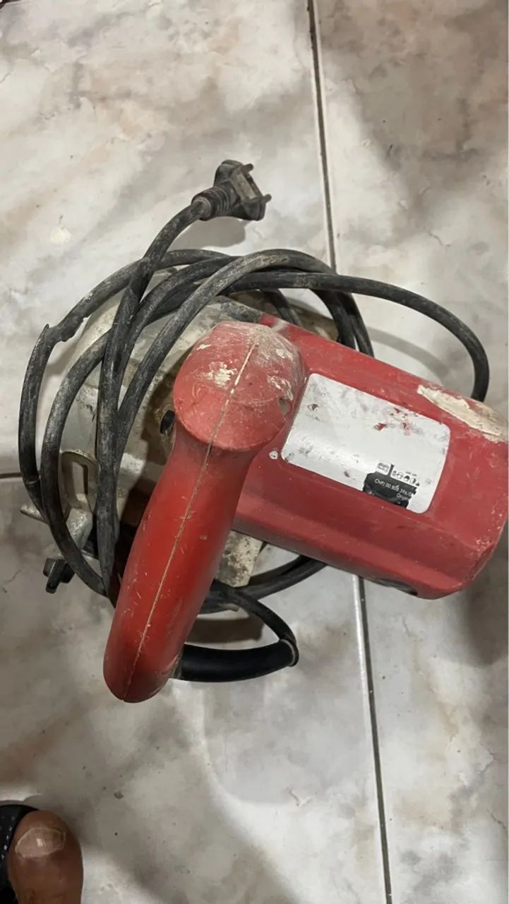 Serra circular conhecido como makita marca milwalker