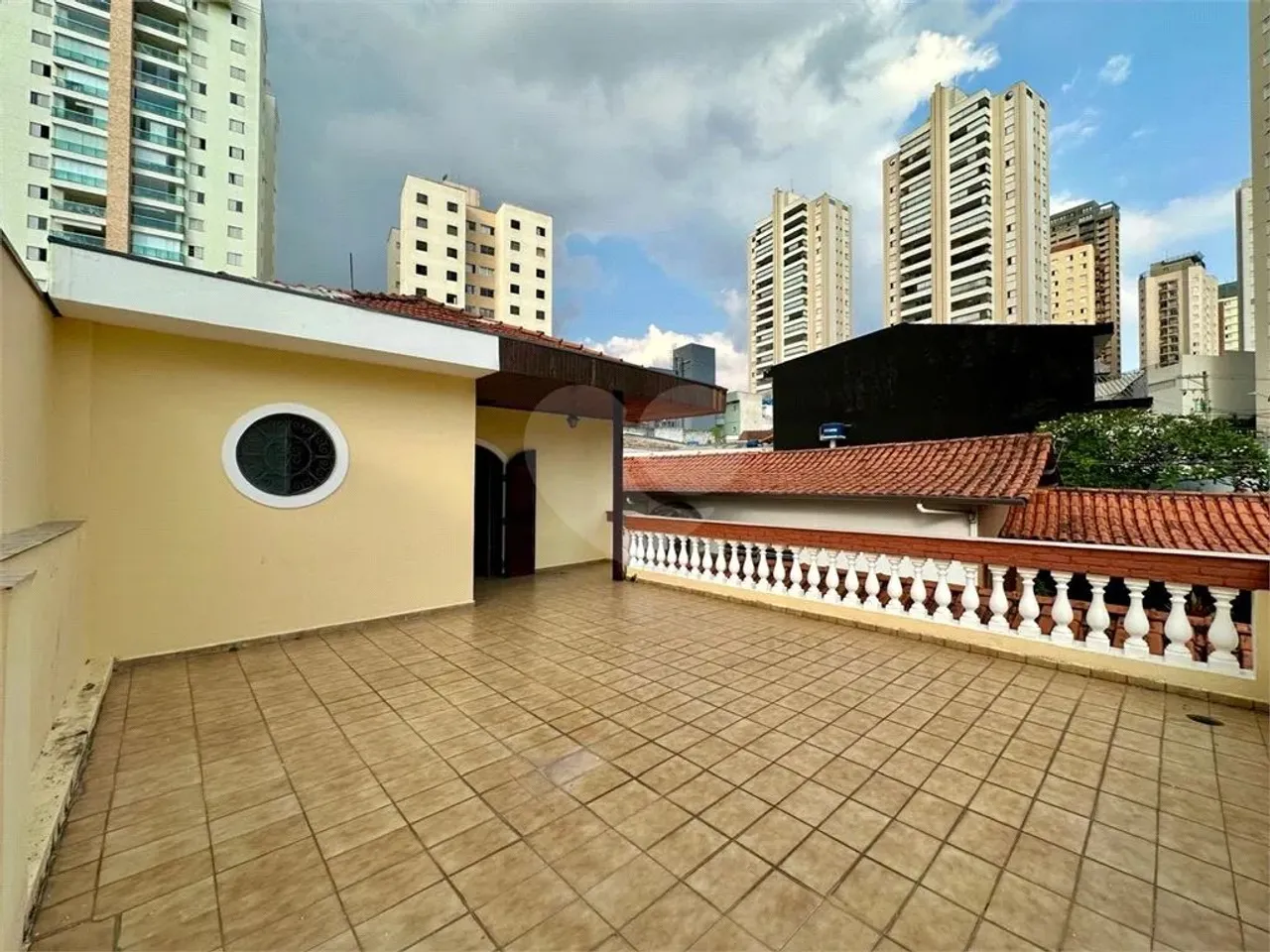 Sobrado à Venda e Locação cm 3 suítes Santa Teresinha, Zona Norte