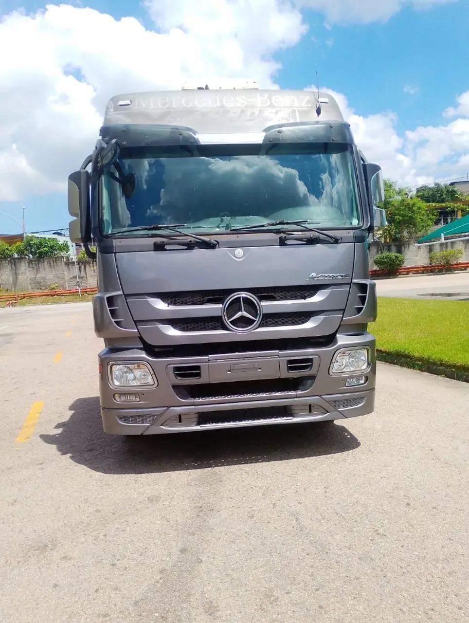 Caminhão Mercedes Actros 2546 LS