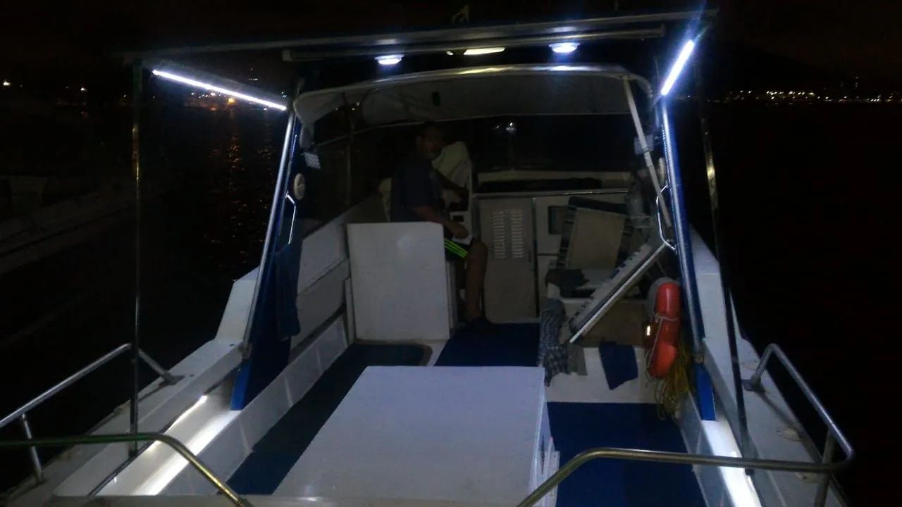 Lancha DM 26 pés Motor MWM Turbo Diesel  - Foto 2