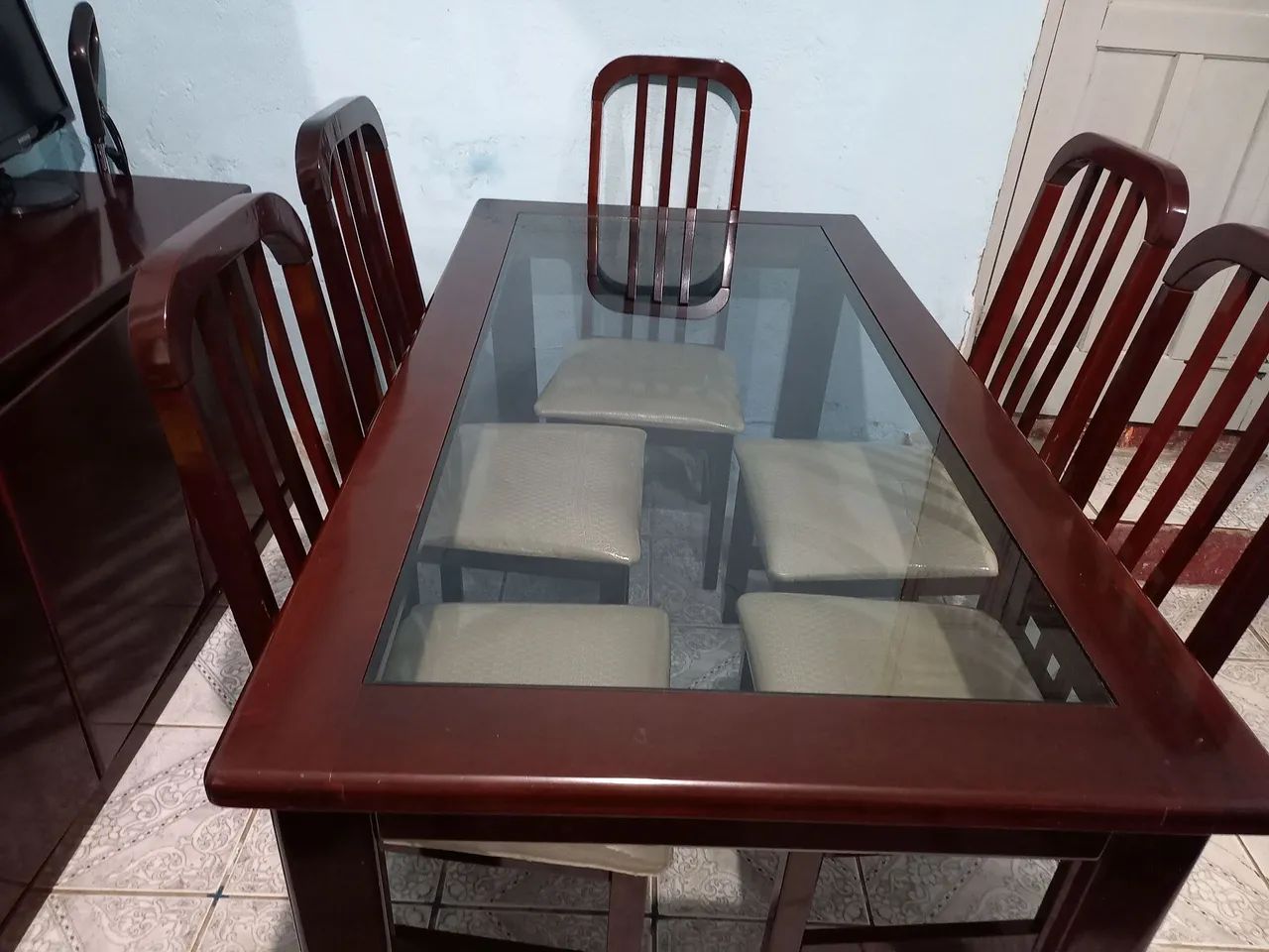Mesa 1,80 com tampu de vidro com 6 cadeiras