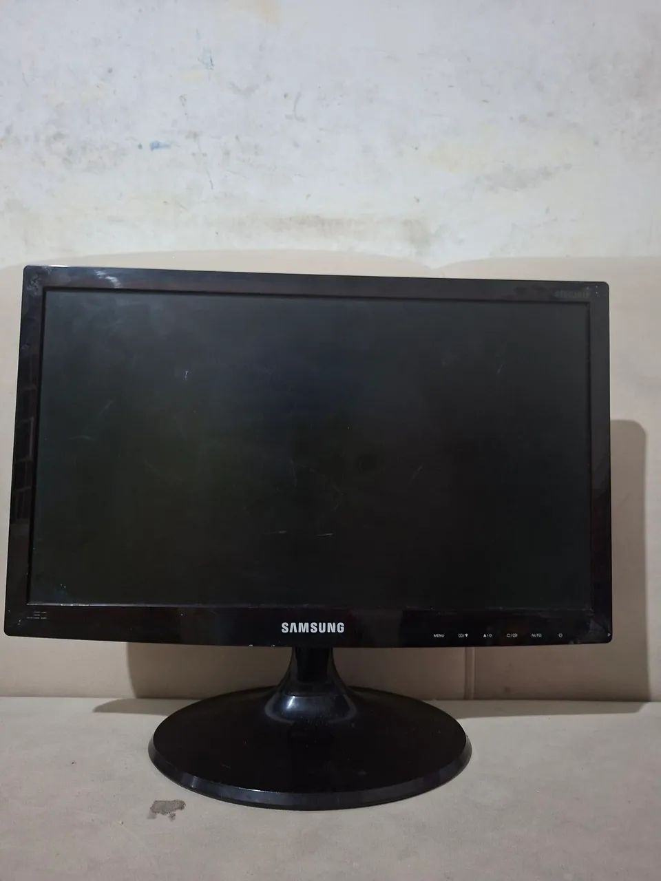 Monitor sansung 18.5 polegadas com cabo vga e fonte em um estado bom 60hz  - Foto 2
