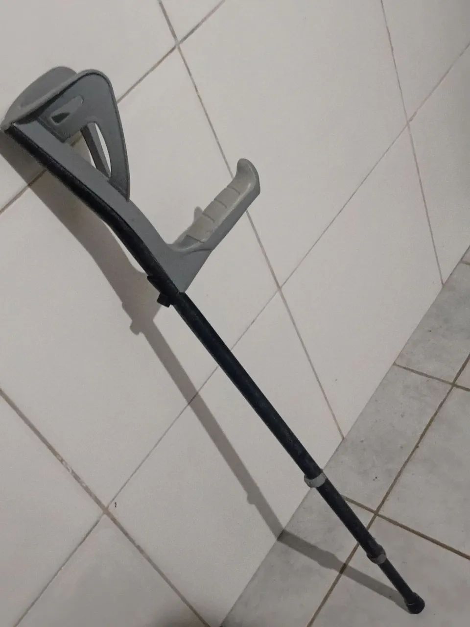 MULETA DE APOIO COM DESCANSO DE ANTEBRAÇO 