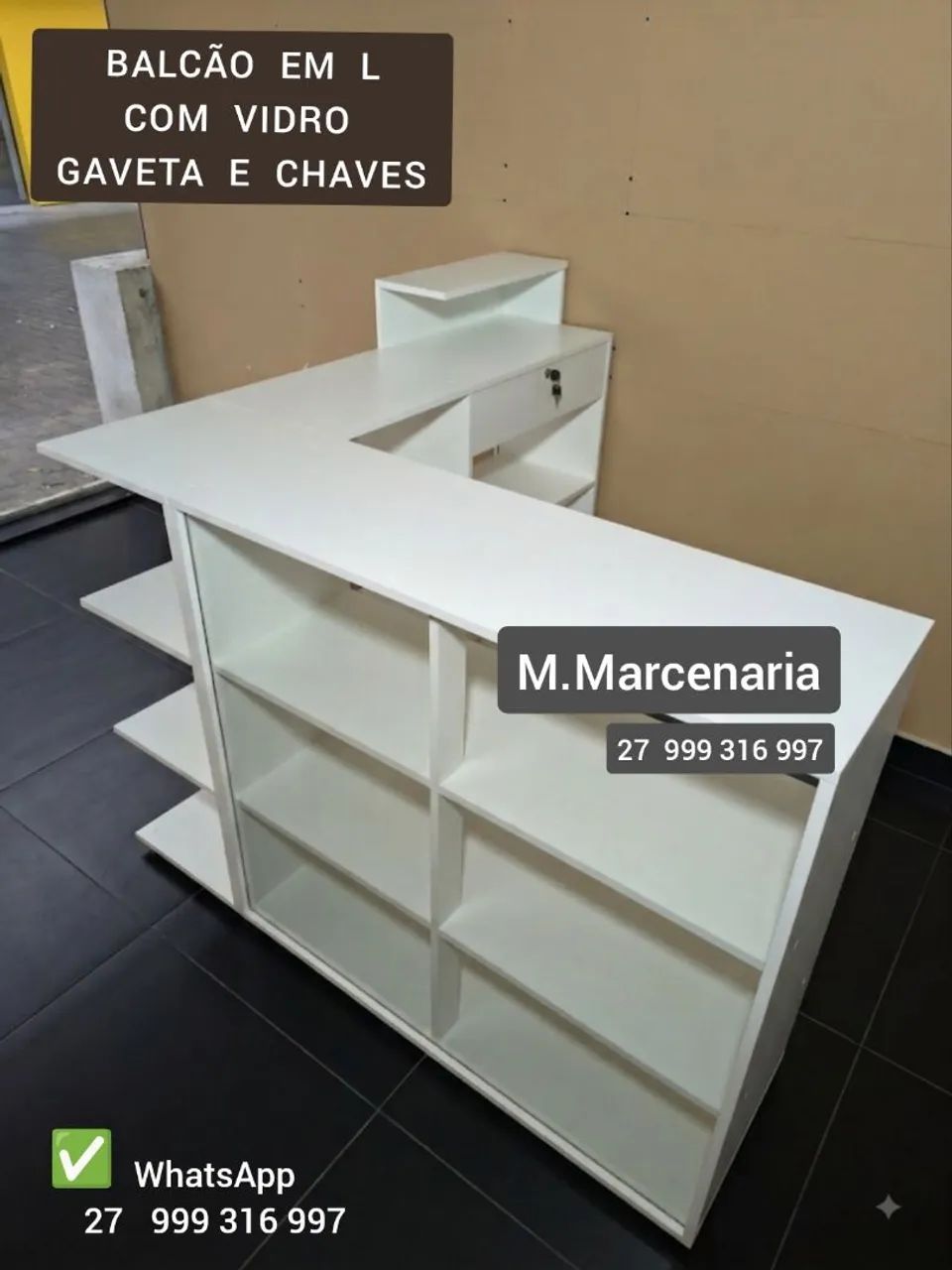 BALCÃO VITRINE EM L COM GAVETA E CHAVES - Foto 3