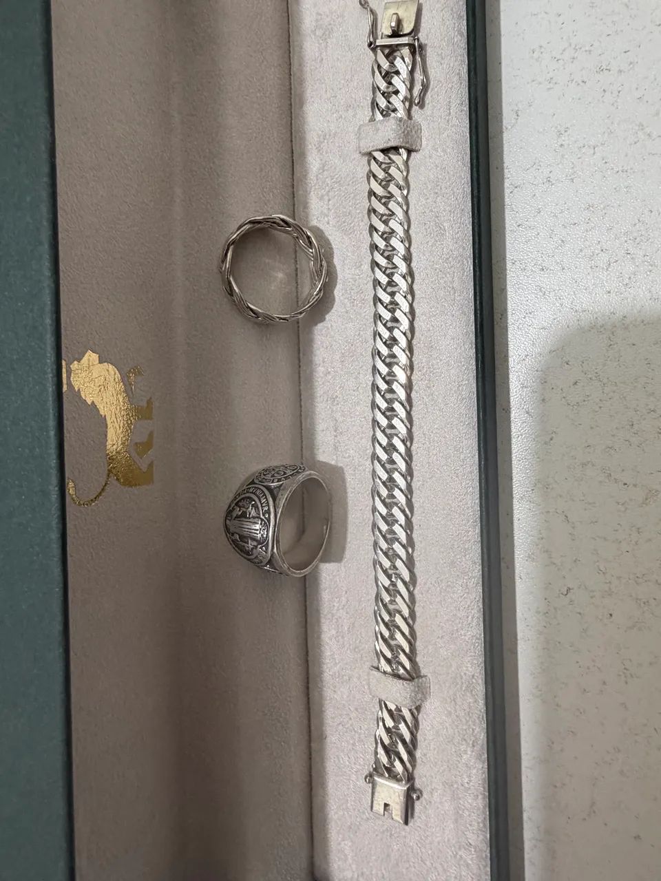 Pulseira prata e dois anéis prata , alto acabamento 