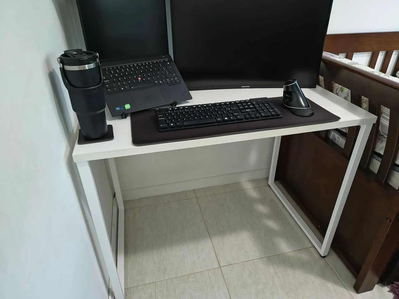 Mesa industrial branca para escritório 