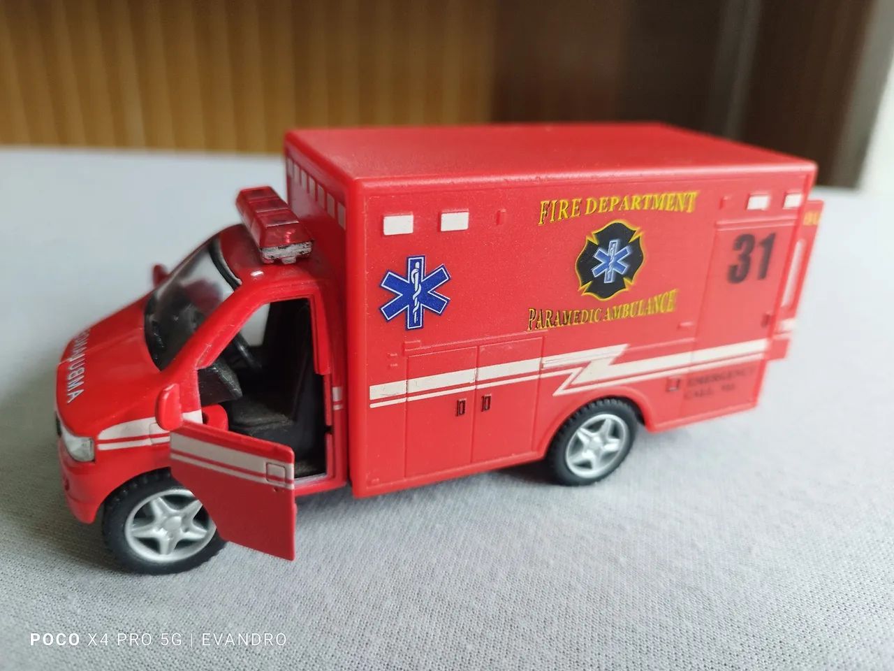 Miniatura ambulância  - Foto 4