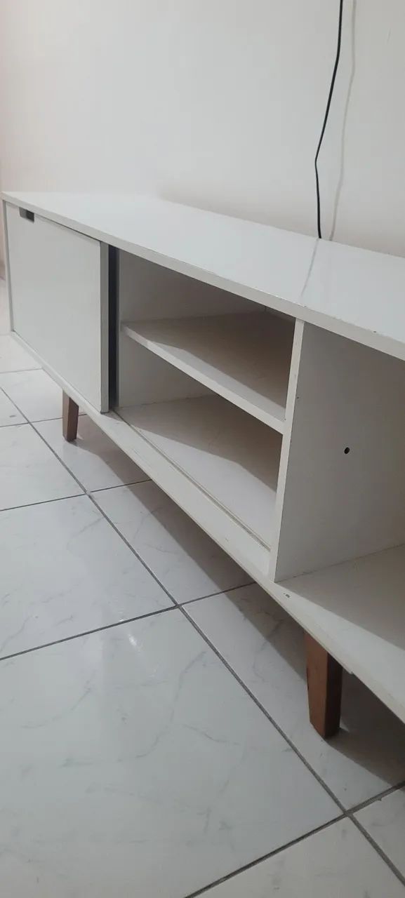 Rack Retrô Branco com Pés Palito em Madeira (Ótimo Estado) - Foto 2