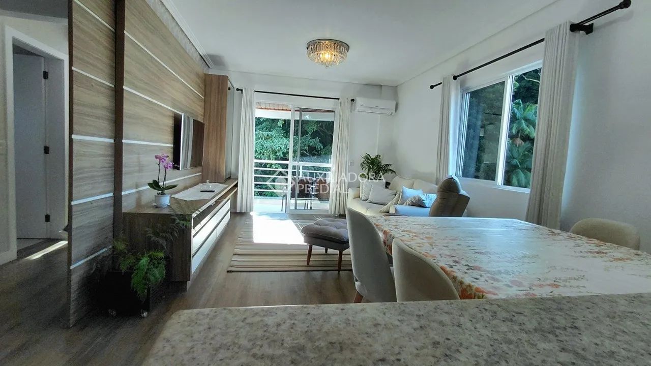 Apartamento à venda no Centro com 95 m² e 2 dormitórios/quartos disponíveis.