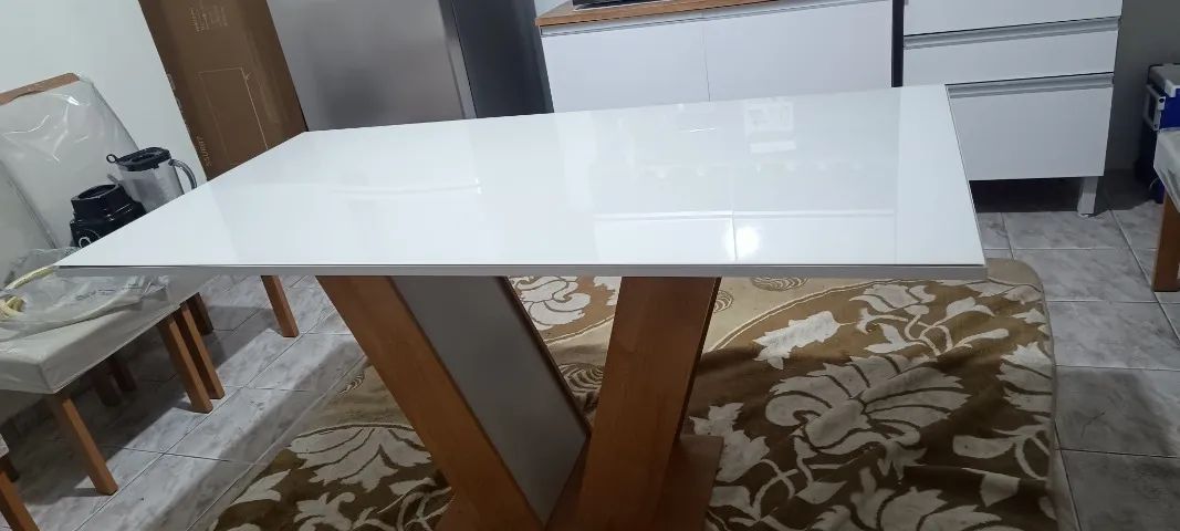 Mesa com tampo de vidro, com 6 cadeiras 100% MDF - Foto 2