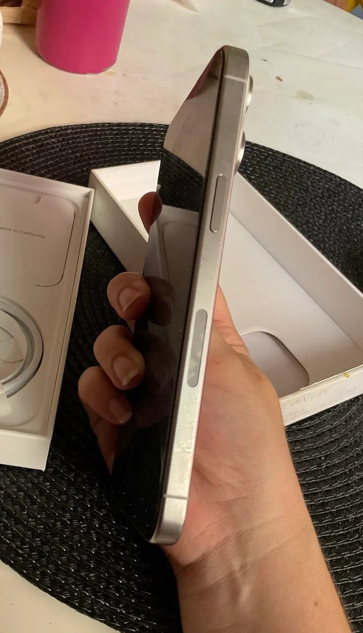 Iphone 15 Pro Max com caixa e acessórios. - Foto 3