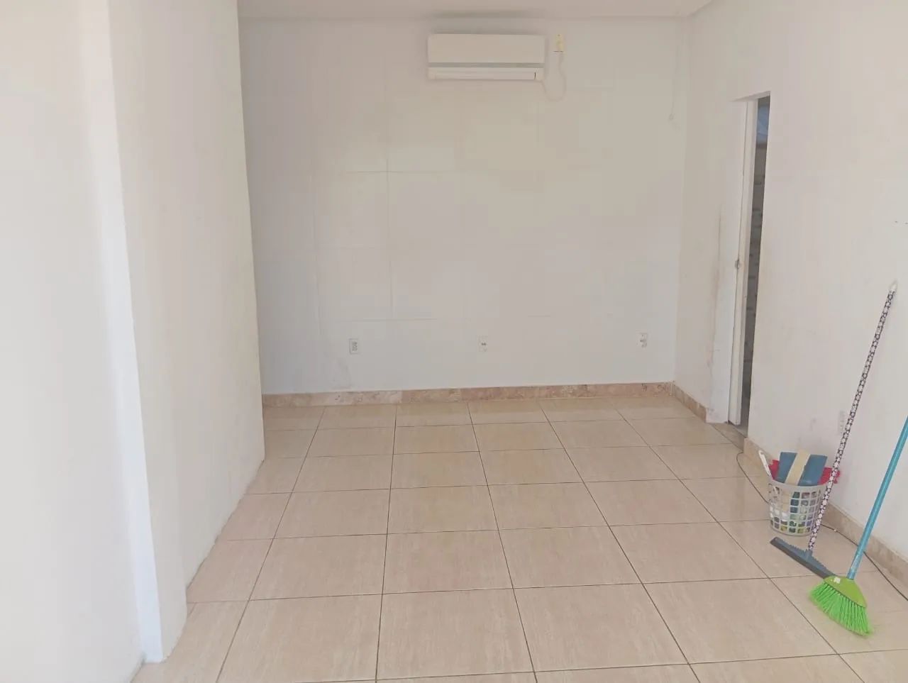 Alugo loja na Aruana 