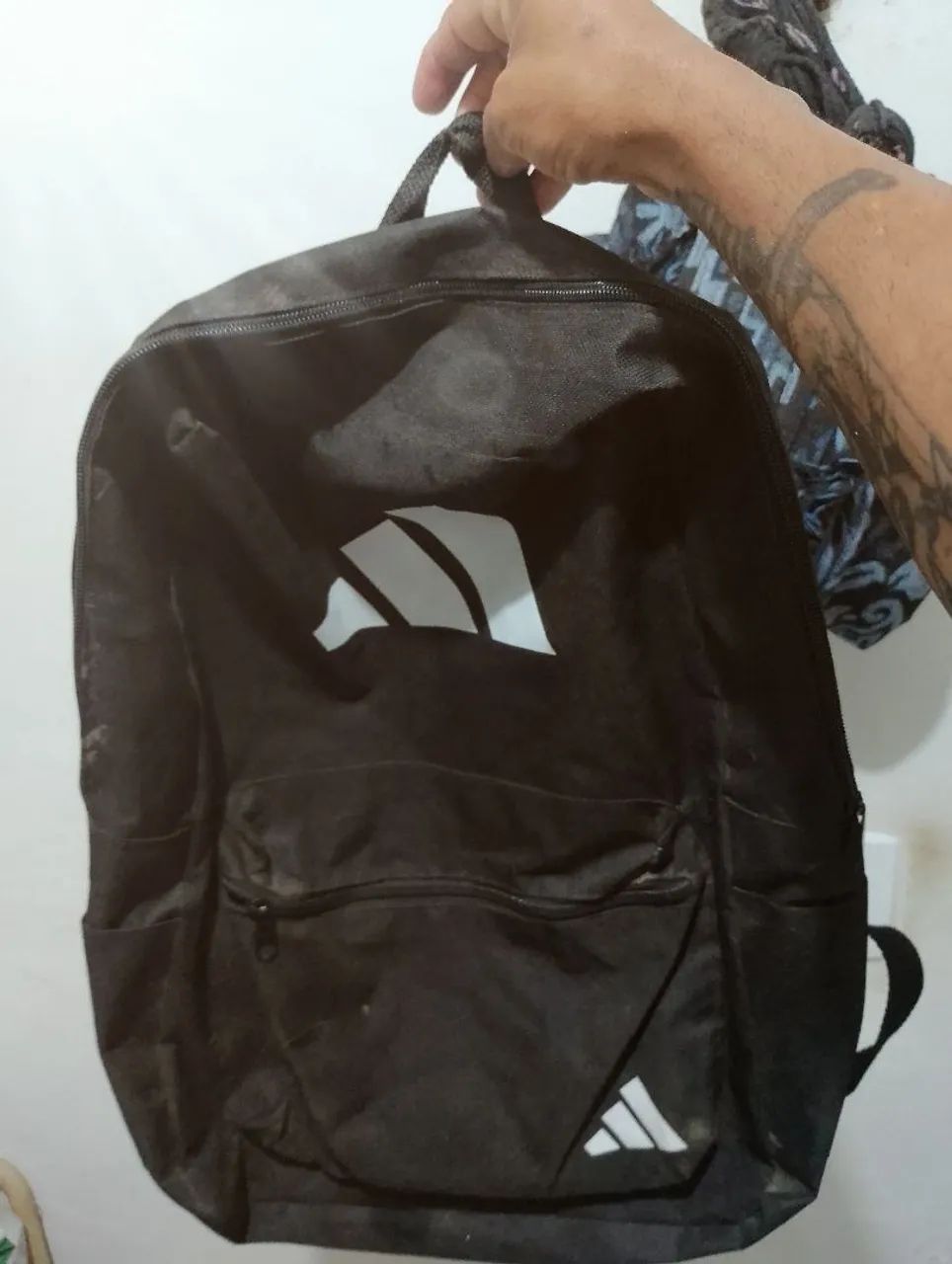 MOCHILA ADIDAS COM LISTAS BRANCAS 