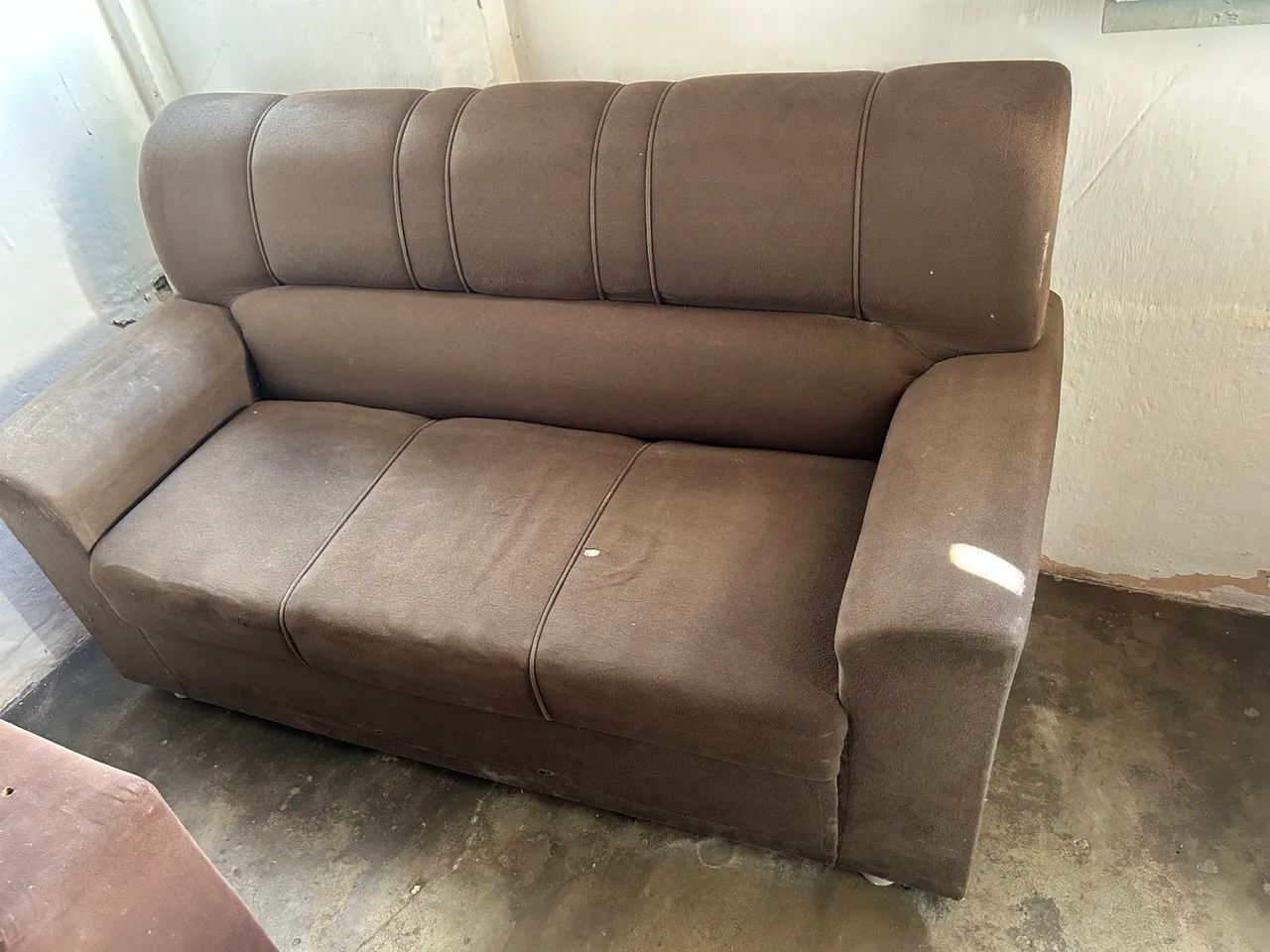 Sofá três lugares  
