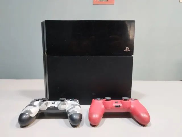 PS4 500GB + 2 Controles