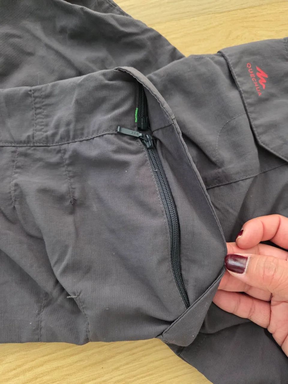 calça de trilha modular quechua infantil 8/9a - Foto 3