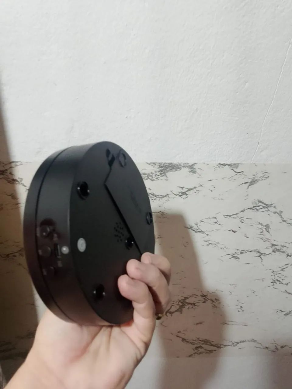 Expositor giratório com bateria recarregável 