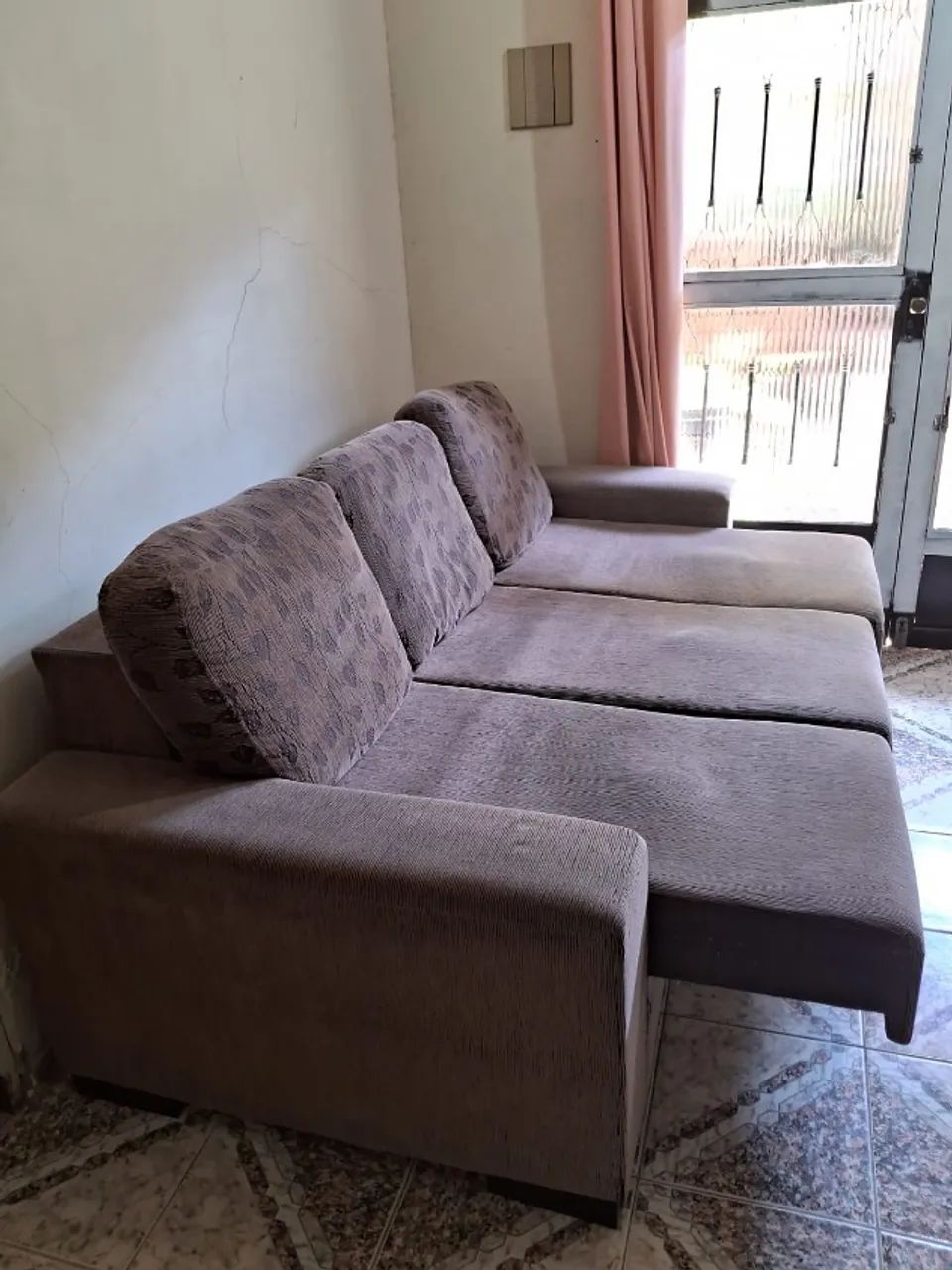 Sofá 2 e 3 lugares marrom RETRÁTIL . Conjunto (Coelho -São Gonçalo) - Foto 3