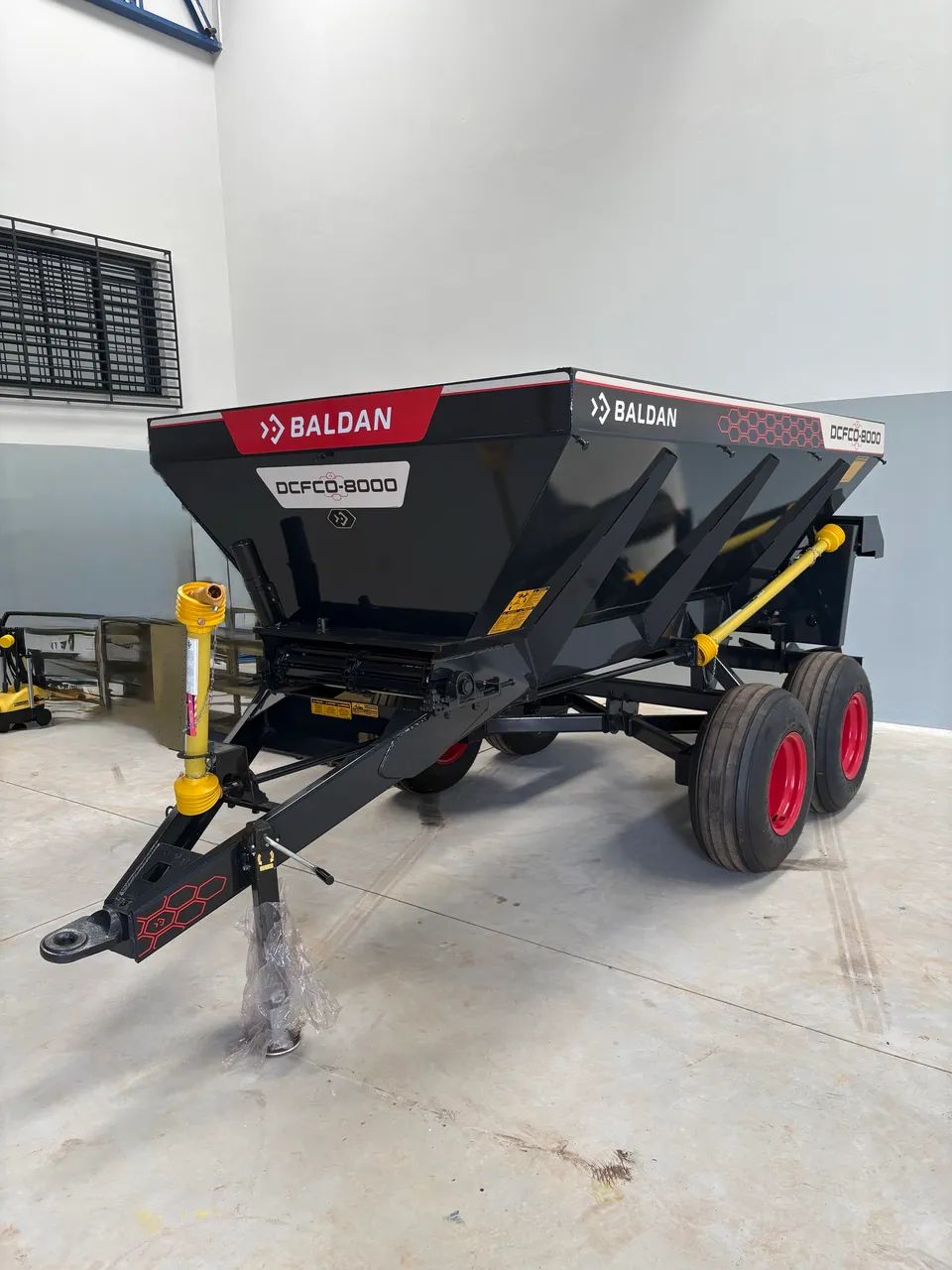 Distribuidor de Calcario modelo DCFCO 8000 Baldan - Foto 3