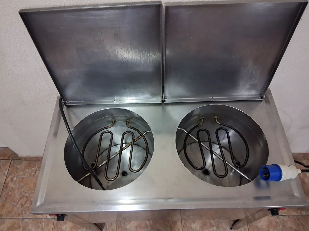 Fritadeira Elétrica Industrial Dupla em Inox - 2 Cubas com Cestos - Ótimo estado  - Foto 5