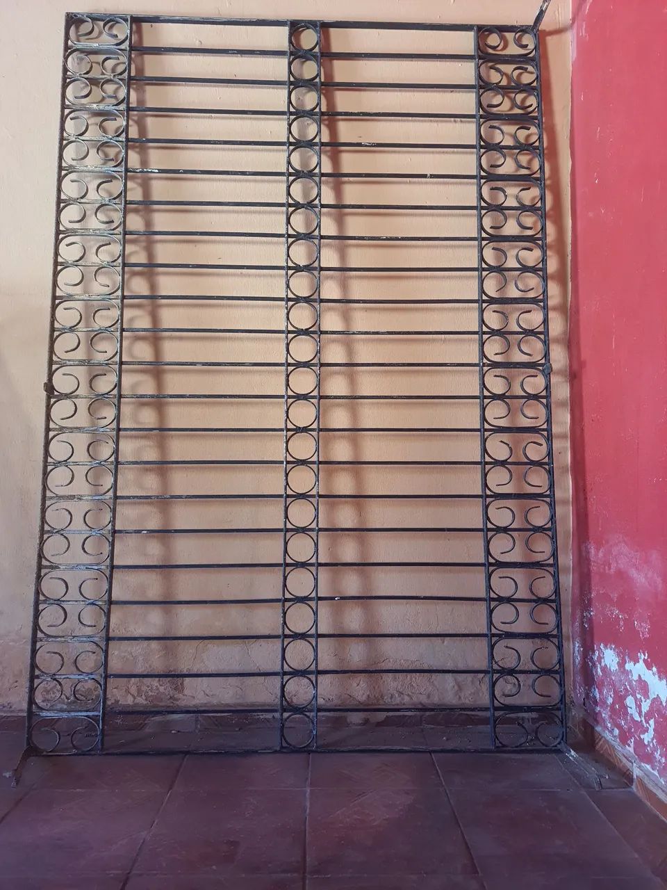 Grade de ferro maciço para janelao  - Foto 2