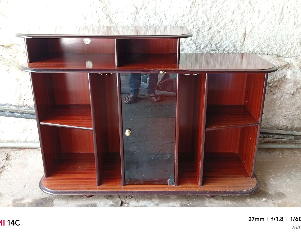 Rack/estante de TV em tom mogno