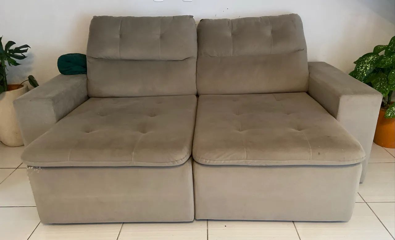 Vendo sofá 2 metros, retrátil e reclinável  - Foto 2