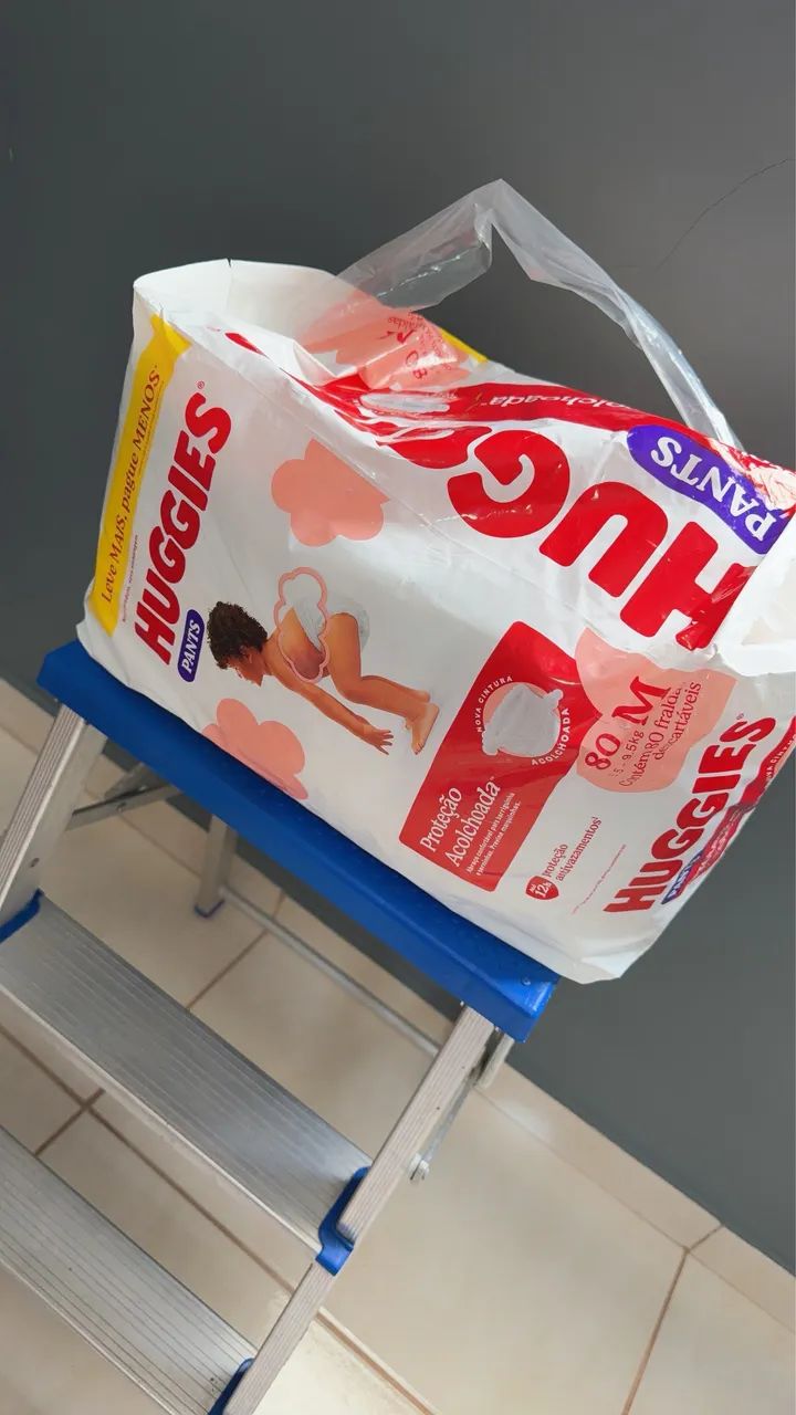 Vendo 53 fraldas Huggies  - Foto 2