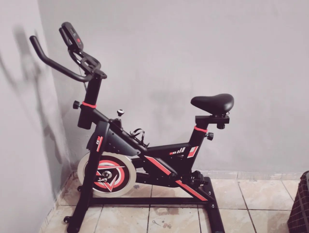 Bicicleta ergométrica nova