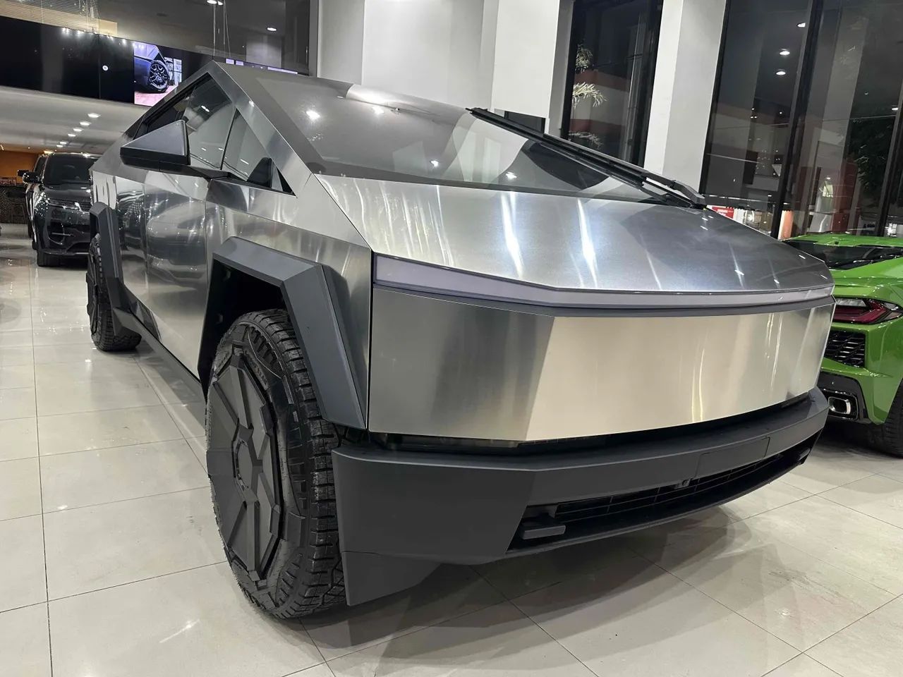 Tesla Cybertruck Foundation, foto 13 de 15